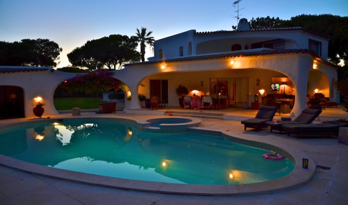 リーマンショックで倒産寸前からコンテンツマーケティングで奇跡の復活。リバープールズ・アンド・スパ【コンテンツマーケティング・ケーススタディ13